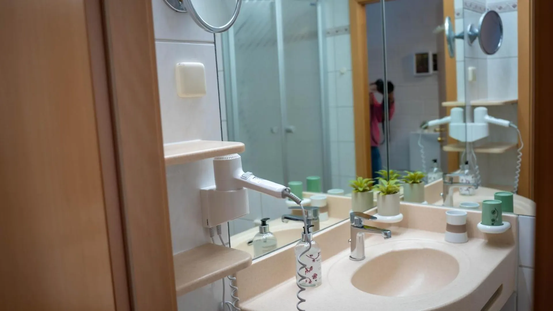 Апартаменты Bavarian Escape Ferienwohnung Mit Pool Санкт-Энгльмар